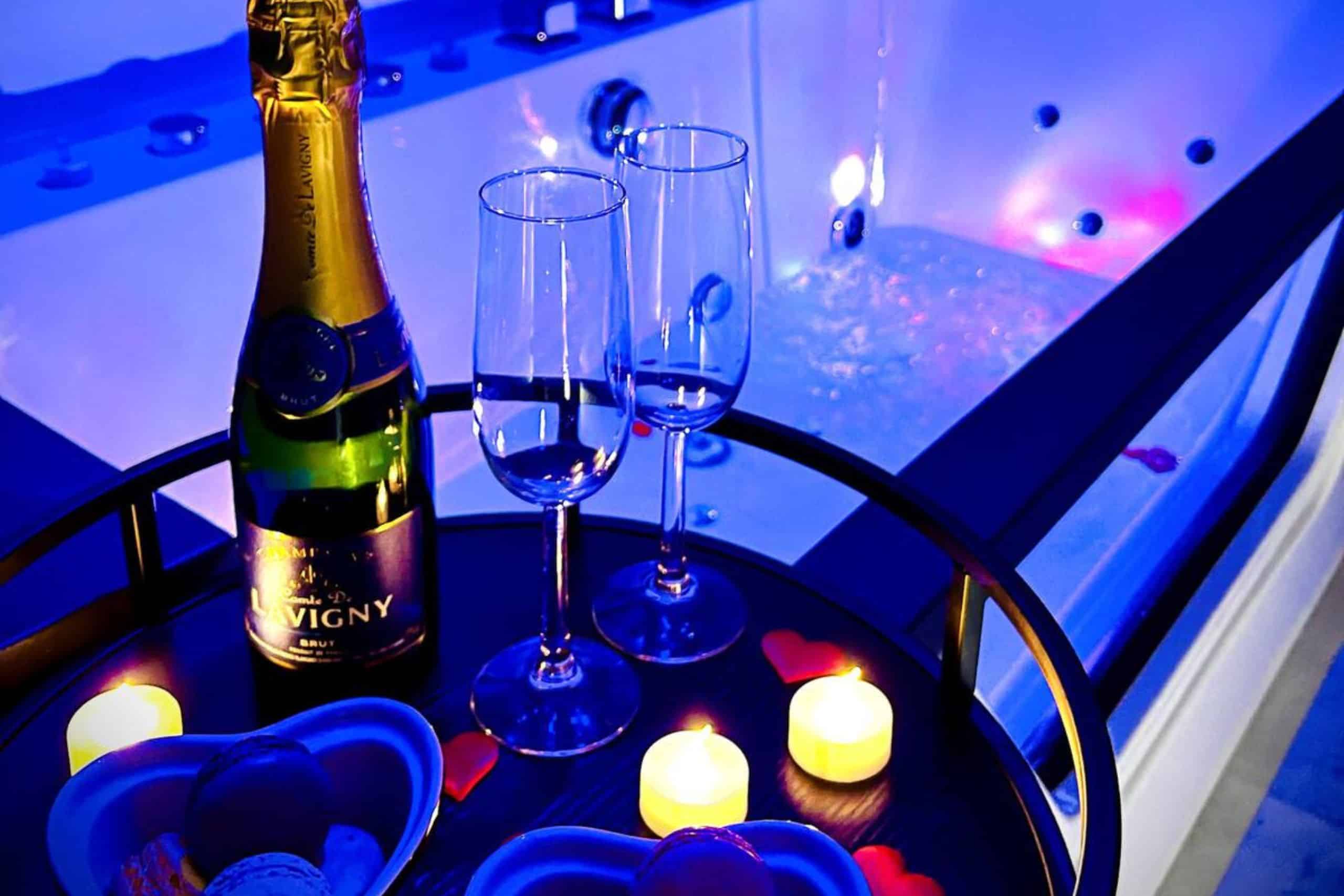 Profitez d’un week-end à Montpellier avec notre itinéraire 48h : culture, gastronomie, balades et nuit tout confort dans une suite avec jacuzzi.